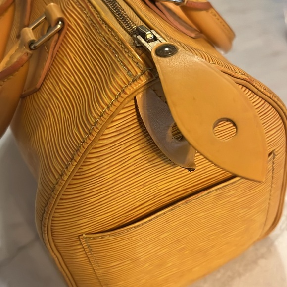Louis Vuitton Yellow Epi Speedy 25 Hand Bag - Picture 4 of 16